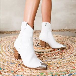 White Western Cowboy / Cowgirl Boots